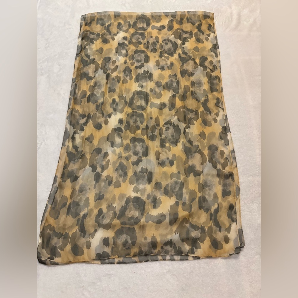 Scarf with a Leopard  Print Pattern NWOT